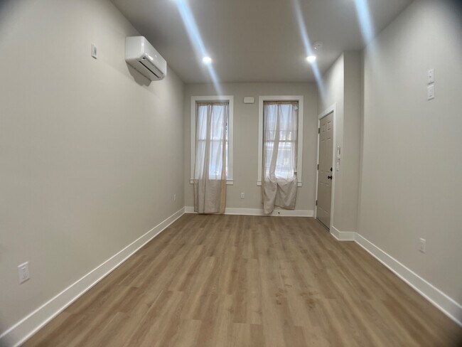 Building Photo - 121 W Sharpnack St