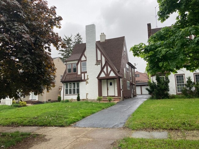 Building Photo - 3627 Lindholm Rd