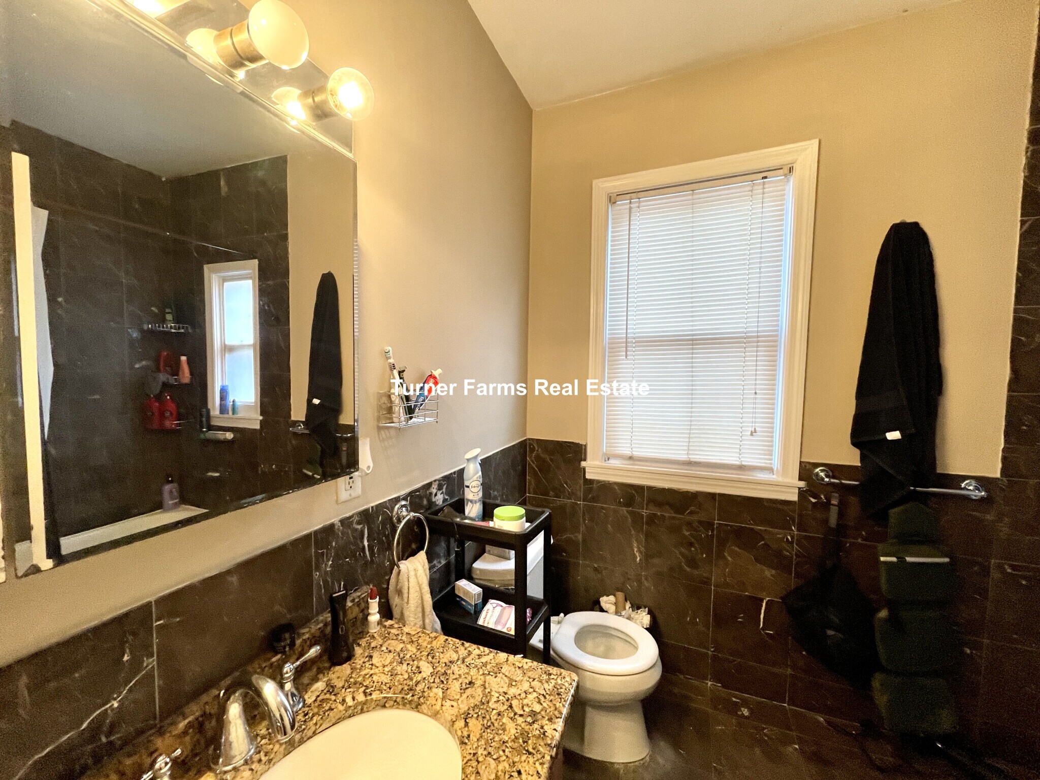 Building Photo - 42 Hillside St