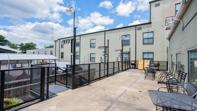 Building Photo - The Altamont