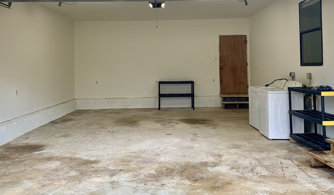 Building Photo - 807 Castalia Dr