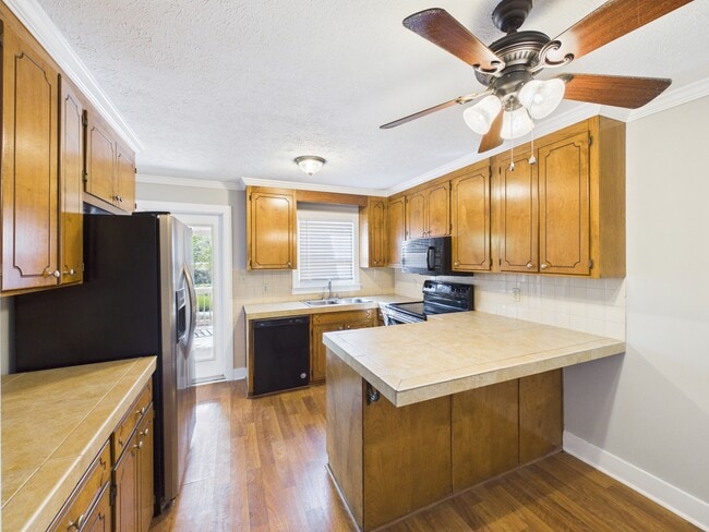 Building Photo - 1985 Briarcliff Rd