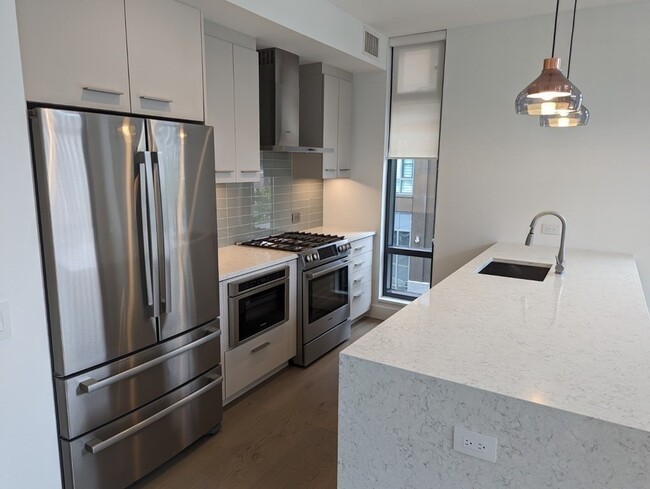 Building Photo - 40 Traveler St