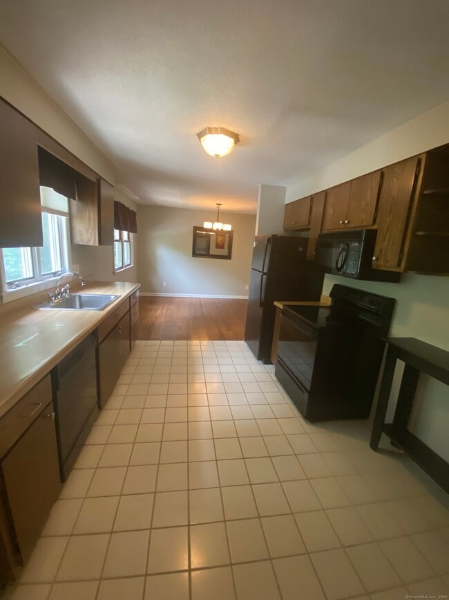 Building Photo - 161 Sleeping Giant Dr