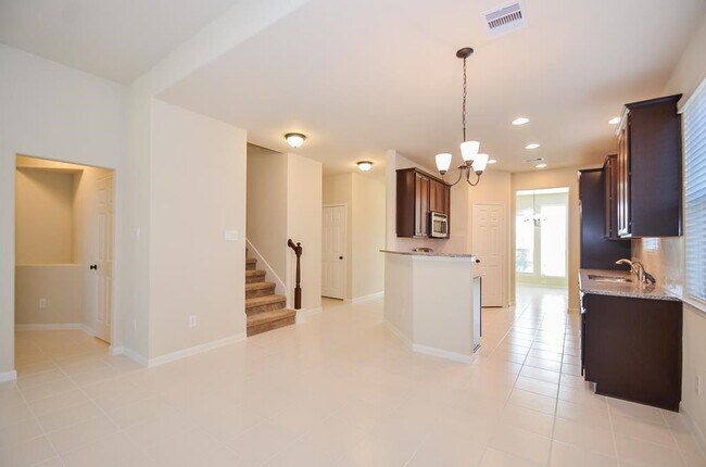 Building Photo - 16922 Sedum Grn