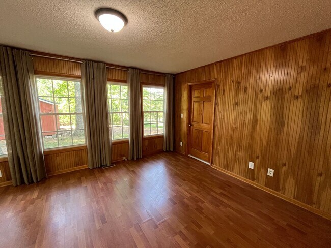 Building Photo - Charming 3-bedroom, 1.5-bathroom property in Pfafftown