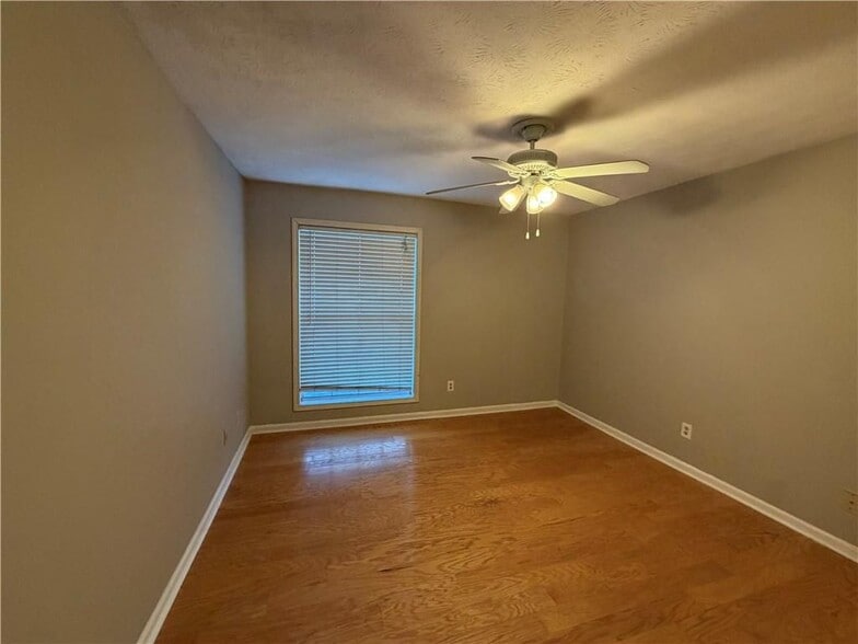 Building Photo - 3160 7 Pines Ct