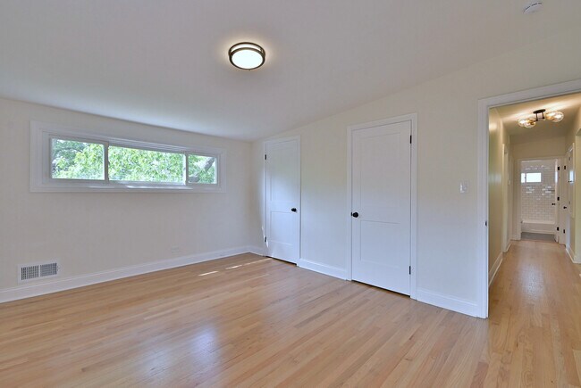 Building Photo - 6750 N Kostner Ave