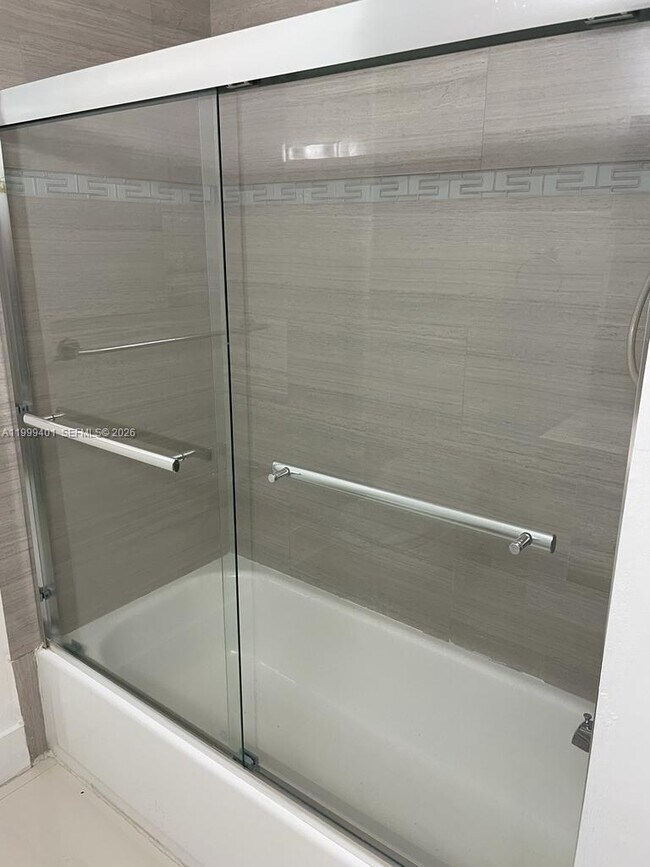 Building Photo - 454 Lakeview Dr