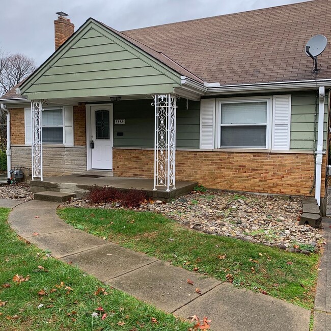 Building Photo - Large Four Bedroom Cape Cod on Quiet Street