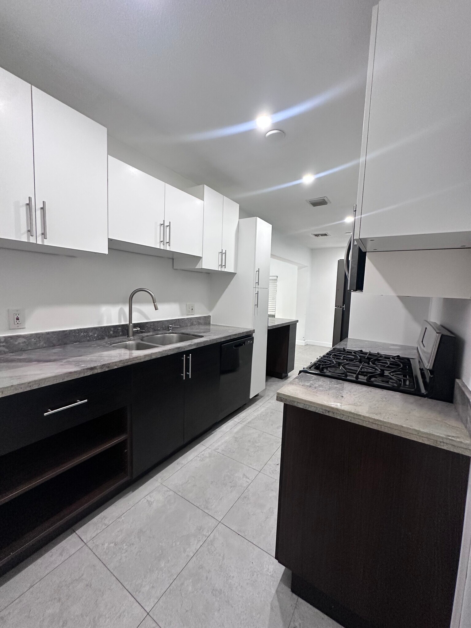 Building Photo - 3801 SW 31st Dr