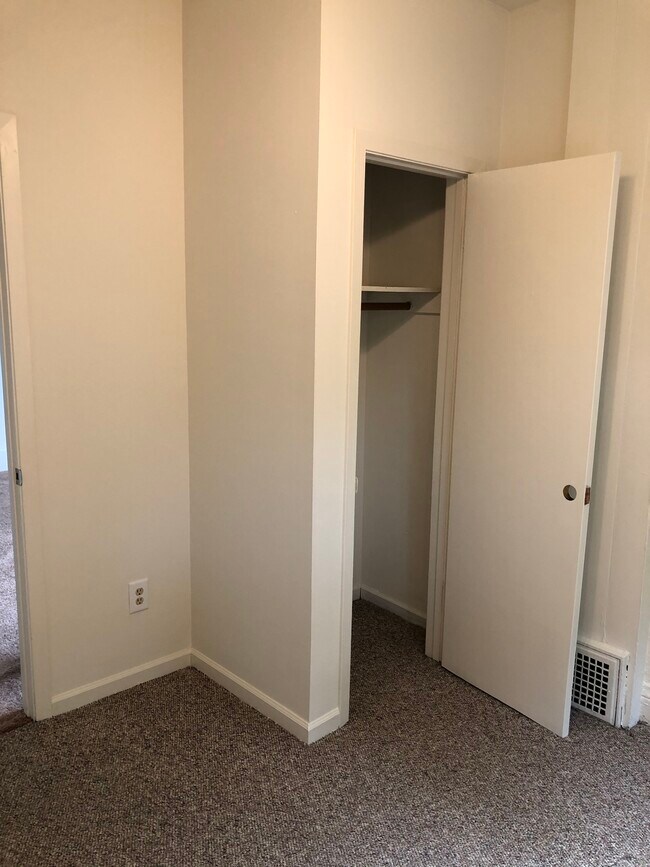 Bedroom #3 - Small - 517 Iowa Ave