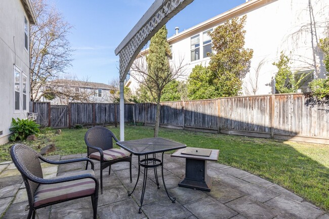 Building Photo - Stunning 4BR House in Santa Rosa