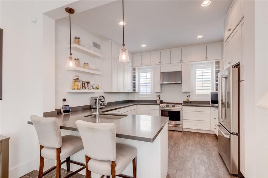 kitchen - 918 NE 17th Way