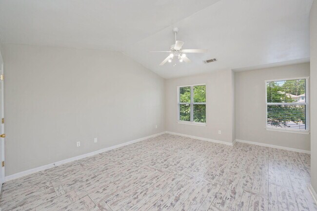Building Photo - 242 Wainwright Dr