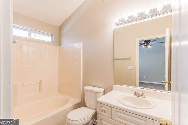 Building Photo - 2222 Serenity Dr NW