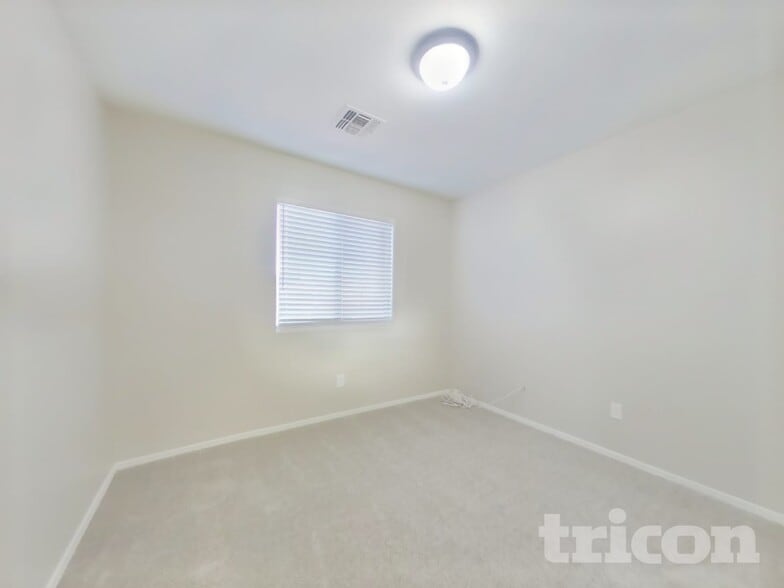 Building Photo - 26011 N Sandstone Way