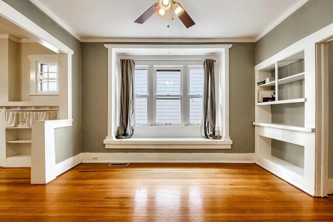 Building Photo - Charming 3-Bedroom Bungalow with Oversized...