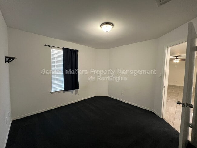 Building Photo - 2017 Coral Creek Dr