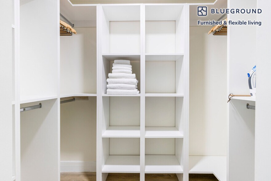 Building Photo - 987 SW 37th Ave