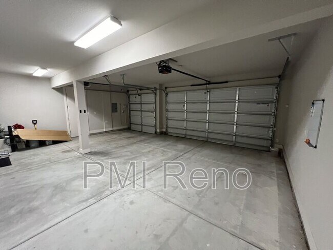 Building Photo - 2176 Selway Dr