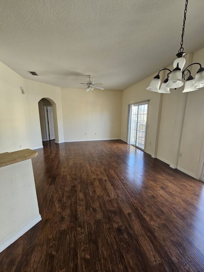 Building Photo - BEAUTIFUL, SPACIOUS,   2 BEDROOMS, 2 BATH APARTMENT