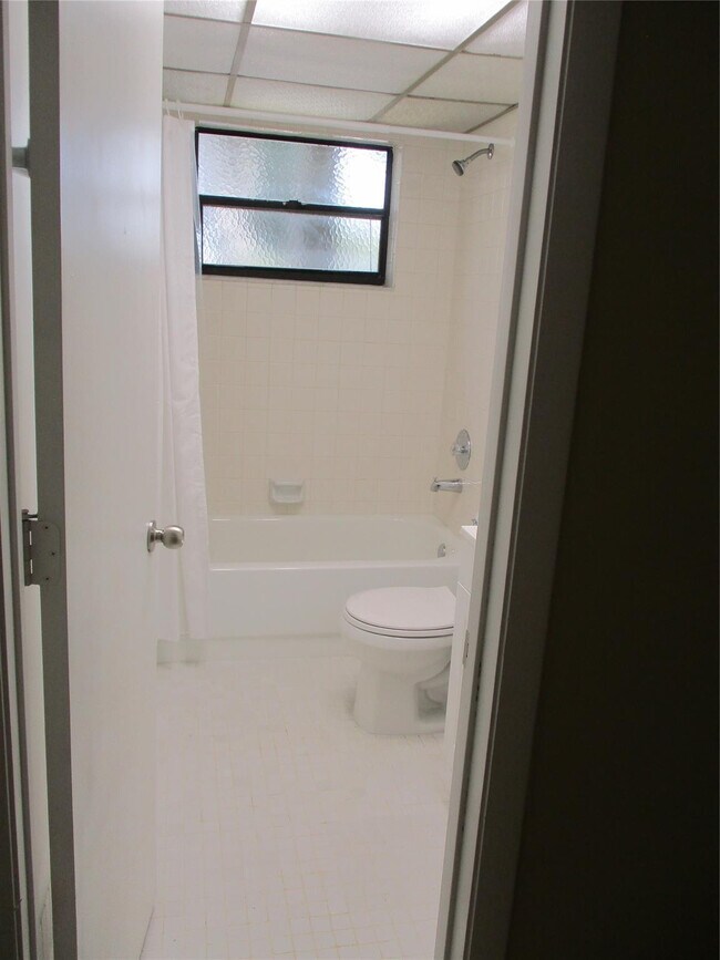 Building Photo - 6751 N University Dr