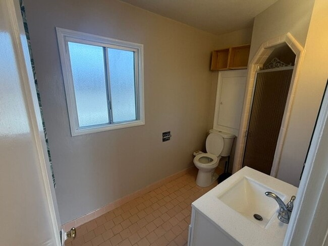Building Photo - 3-Bedroom Single Family Home in Richmond Annex / El Cerrito Area