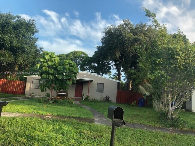 Primary Photo - 2213 SW 1st Ct