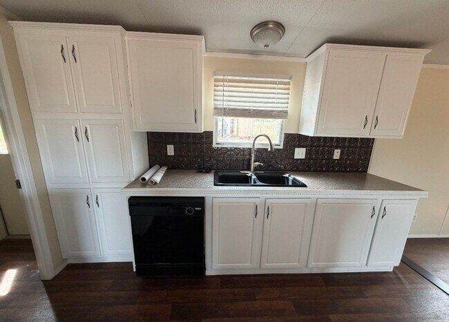 Building Photo - 3br 2ba on 1.5 acres in Blanchard!!