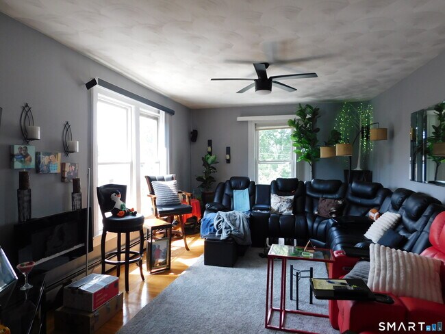 Building Photo - 451 Circular Ave