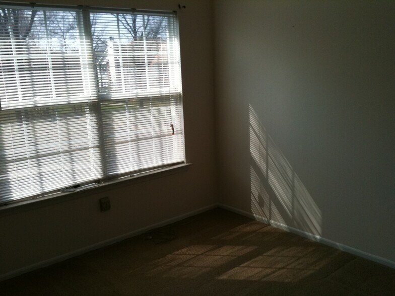 Building Photo - 424 Lackland Ave