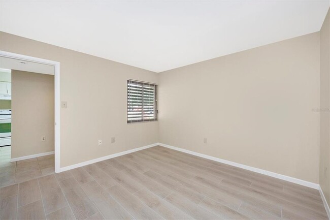 Building Photo - 5172 Lake Village Dr