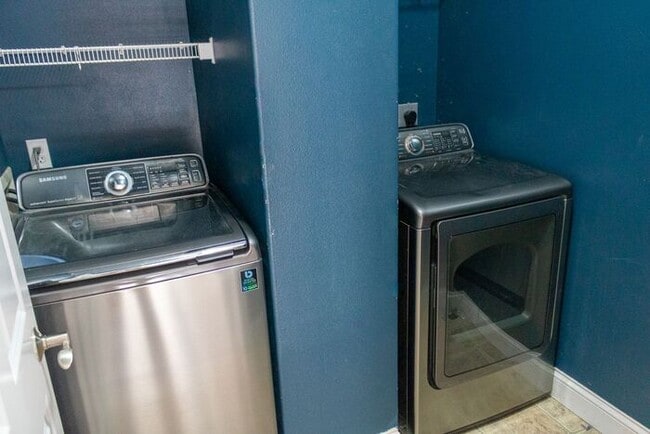 Building Photo - $2,400 | 3 Bedroom, 3.5 Bathroom Multi Flo...