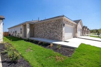 Building Photo - GORGEOUS 3 BEDROOM DUPLEX LOCATED IN CONVERSE, TX!