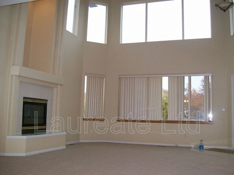 Building Photo - 8521 S Upham Way