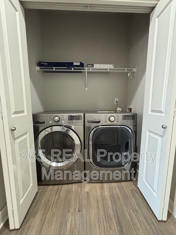 Building Photo - 6459 Orchard Park Dr