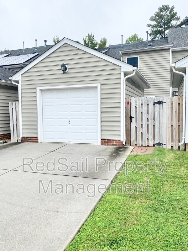 Building Photo - 411 Quarterpath Rd