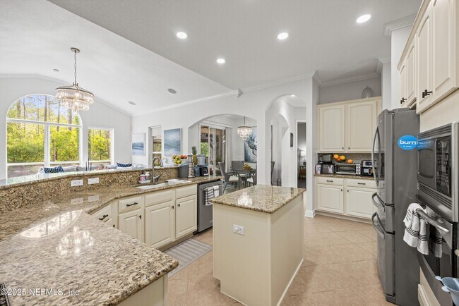 Building Photo - 552 Saddlestone Dr