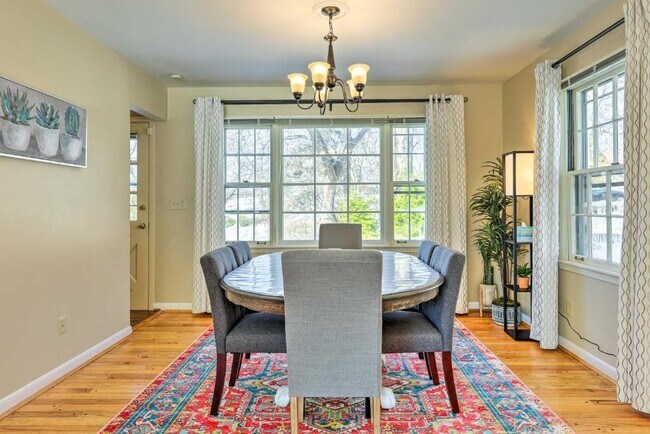 Building Photo - 1034 Clifton Hills Ave