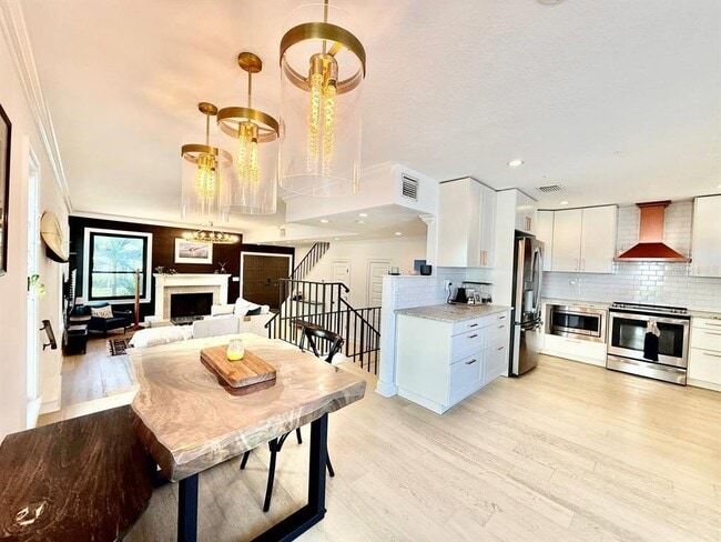 Building Photo - 162 E Davis Blvd