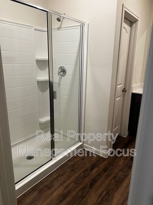Building Photo - 837 Clark Dr