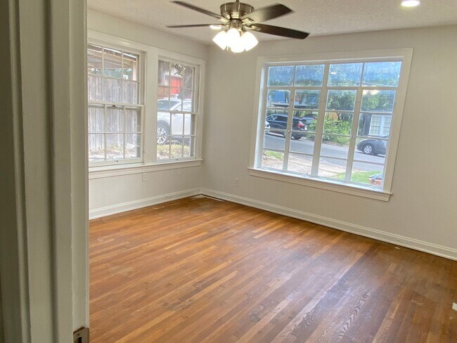 Building Photo - UT PRE LEASE: Charming 3 bed / 2 bath Hous...