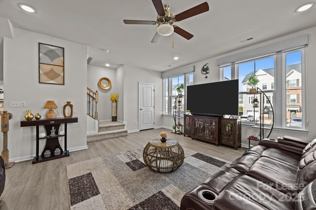 Building Photo - 2665 Grantham Place Dr