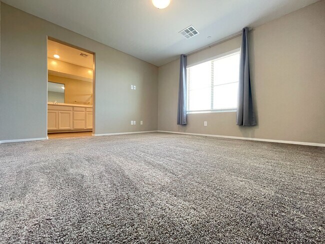 Building Photo - Stunning Summerlin Townhome with Private Downstairs Suite – Gated Community