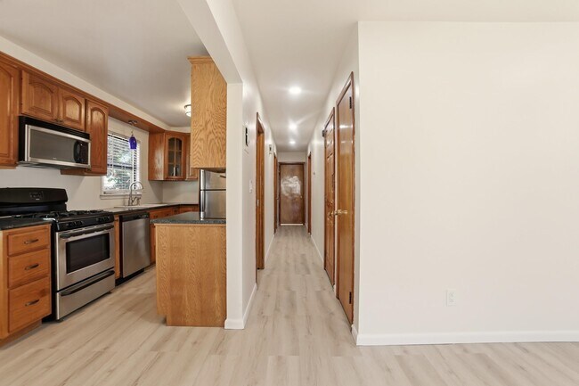 Building Photo - 576 Ave E