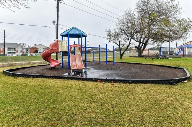 Building Photo - 6527 La Violetta Dr