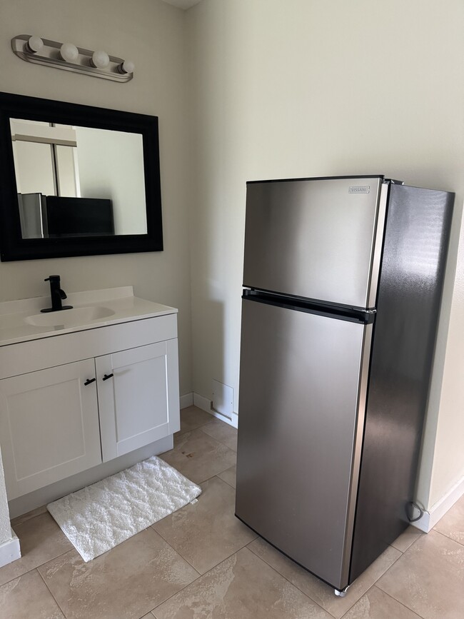 Building Photo - 2561 SE Victory Ave