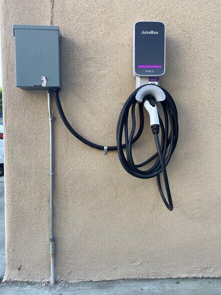 Building Photo - 1160 N Raymond Ave