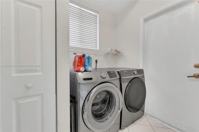 Building Photo - 3492 SW 177th Ave